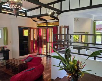 Somewhere Else Boutique Resort - Mambajao