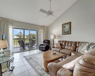 2/2 Vaulted Ceiling 10 Min to beach on golf course - Venice - Sala