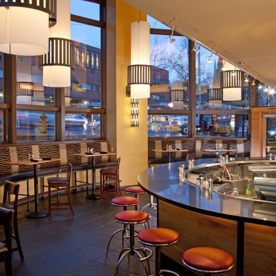 Bar view of Silver Cloud Hotel - Seattle Broadway