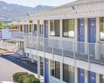 2 Full Beds | Mini Fridge - Ukiah - Bygning