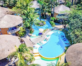 بالافون بيتش ريزورت - سيريكوندا - حوض السباحة