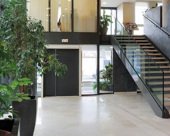 Séjours & Affaires Paris Ivry - Ivry sobre Sena - Lobby