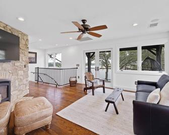 Austinteton's Sunset Cliff Resort On Lake Travis - Private Wedding, Event, Heated Pool, Boat Dock - Austin - Olohuone
