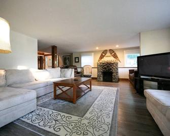 Ski by dayStargaze at the lake by night - Sunapee - Sala de estar