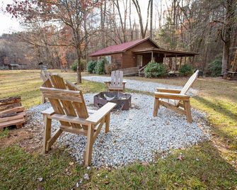 Mill Place Cabin Getaway - Tamassee - Patio