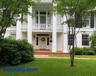 The Montgomery B&B - Starkville - Edificio
