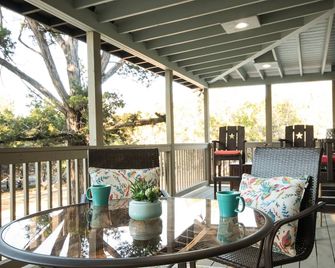 Cade Loop Hideaway-Hottub/Plunge Pool/Private Riverfront - Ingram - Balcón