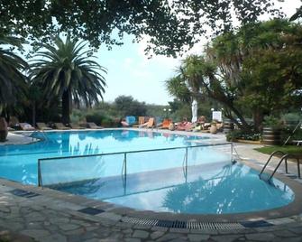 Spiti Nikos - Gouvia - Pool