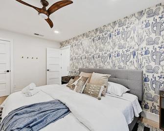 Luxury 3mi to DT ~ South Congress ~ Walkable - Austin - Bedroom