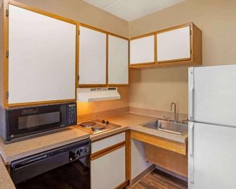 Studio 6 Fishkill|King bed|Hearing Access|Kitchen - Fishkill - Kitchen