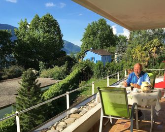 Large sunny 4.5 room apartment on Lake Maggiore, without through traffic - Minusio - Balkon