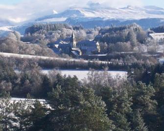 Quiet house for 5 people - Saint-Julien-Puy-Lavèze - Vista del exterior