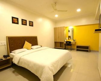 Hotel Maratha Palace - Satara - Habitación