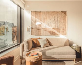 Scout Living PCM - Placemakr Atlanta, Apartments by Hilton - Atlanta - Wohnzimmer