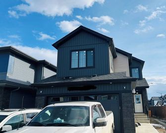 Serene Modern Suite | 2br, Trail & Nearby Lake - Spruce Grove - Building