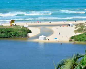 Villa Gardena Suites - Praia do Rosa - Strand