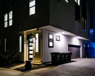Montrose Guesthouse Suites - Houston - Edificio