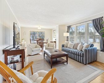 Relaxing Croton lake cottage w/ hot tub - Newaygo - Sala de estar