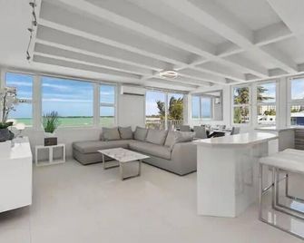 Beach Front Amapola Seaside Apt - Carolina - Living room