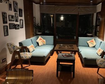 Dunn Perk Manor - Kasauli - Sala de estar