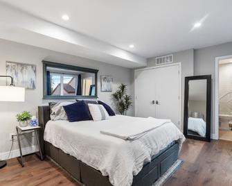 LuxuryDenver Studio w Hot Tub 2 Mi to Downtown - Denver - Bedroom