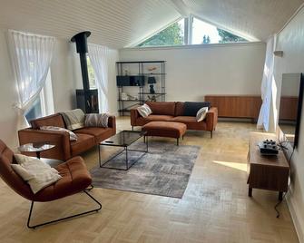 4 Bedroom Villa with pool. - Kokkedal - Sala de estar