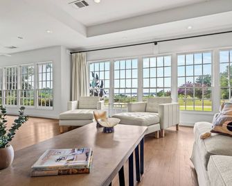 Stunning White Rock Oasis - 3 Bedroom wbonus room/office - דאלאס - סלון