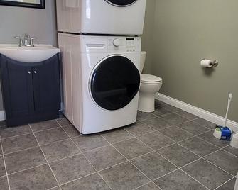  Downtown Tell City Ground floor 1 Bed 1 Bath Wifi 30 minutes to Holiday World - Tell City - Laundry facility