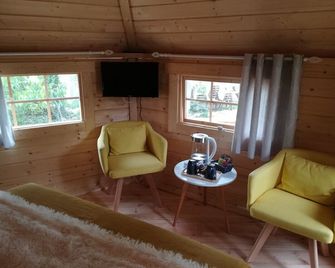 Camping Loisirs Des Groux - Mousseaux-sur-Seine - Sala de estar