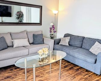 Private Townhome in central Raleigh - راليغ - غرفة معيشة