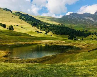 \'Villa Stella Apartment N 50\' Near the Ski Lift with Wi-Fi & Shared Outdoor Area - Urtijëi - Golfbaan