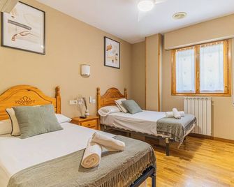 Hostal Valle De Tena - Sabiñánigo