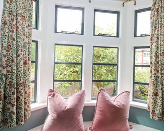 Kylemore Railway Cottage, Pet Friendly, With Open Fire In Stamford - Stamford - Huiskamer