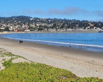 Beachfront Townhome on Del Monte Beach in near Fisherman's Wharf - Monterrey - Playa