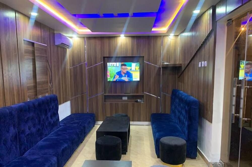 Treasureland Cottage thumbnail 2