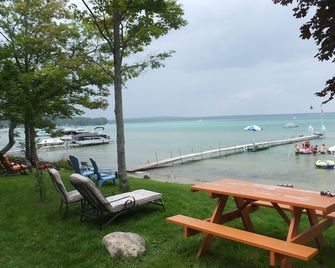 Lake Front Cottage, Best View On The Lake!! 275 Per-Night, 1750 Per-Week. - Roscommon - Playa