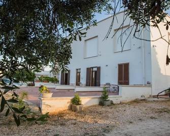 Alba e tramonto B&B - Mola di Bari - Edificio