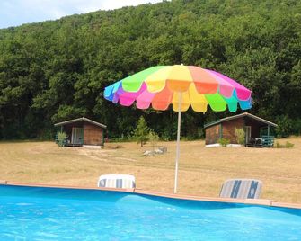 Chalet confortable aux Tourettes avec piscine partagée - Les Tourrettes - Pool