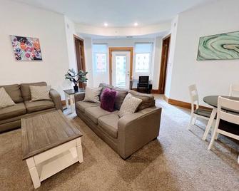 2BR Balcony Suite with Parking at The Grand Castle - Grandville - Living room