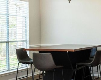 Escape the Ordinary: Discover Your Perfect Home Away From Home! - יוסטון - חדר אוכל