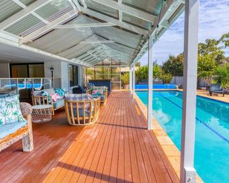Pool & Putt Paradise - Dunsborough - Piscina