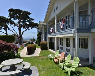 Cayucos Beach Inn - Cayucos - Innenhof