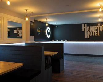 Hampton - Llandrindod Wells - Recepción