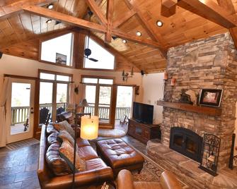 Waterside retreat, fall foliage & rates, Firepit, private, Dock, Kayaks, Gated - Eufaula - Sala de estar