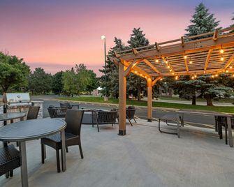 TownePlace Suites by Marriott Minneapolis West/St. Louis Park - Saint Louis Park - Innenhof