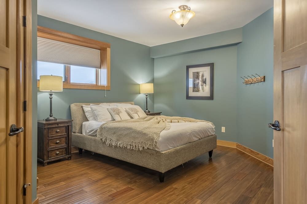Luxury duplex on The Ridge, incredible views, BBQ, garage for bike storage - Vernon - Camera da letto