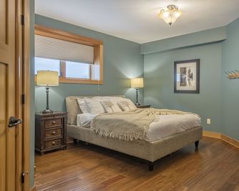Luxury duplex on The Ridge, incredible views, BBQ, garage for bike storage - Vernon - Camera da letto