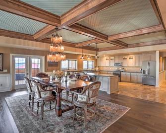 Main Street Sturgis Apt with High-End Features - Sturgis - Їдальня