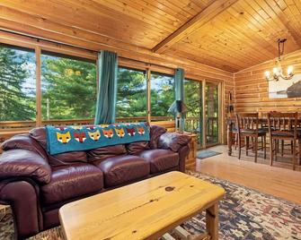Lake Cabin, King Bed, 25 Min To Dells, Large Yard! - Oxford - Sala de estar