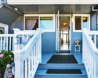 Whidbey Island Beach Cottage, On The Beach At Admiralty Inlet! Sunset Views! - Coupeville - Balkón